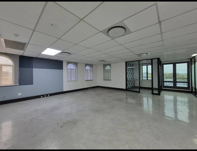 6,233M² OFFICE FOR SALE IN HYDE PARK